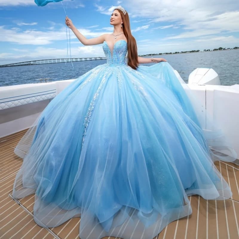 Abiti Quinceanera lucidi blu cielo Abito da ballo con spalle scoperte Applique in pizzo con perline Tull di cristallo Abito da festa di compleanno dolce 16