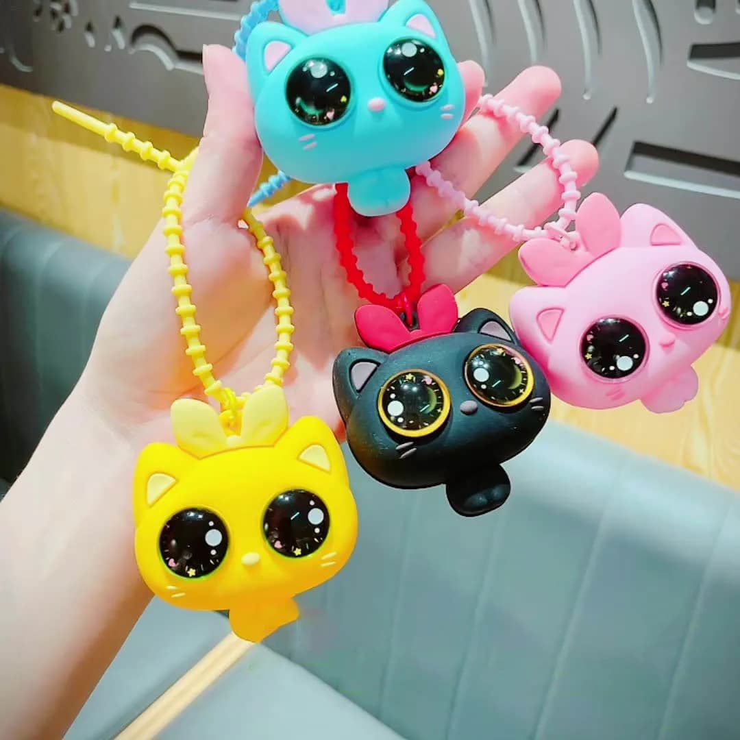 Creativo carino anime grandi occhi gatto pizzico portachiavi ciondolo divertente spremere occhi pop-up antistress bambola gatto ciondolo regalo