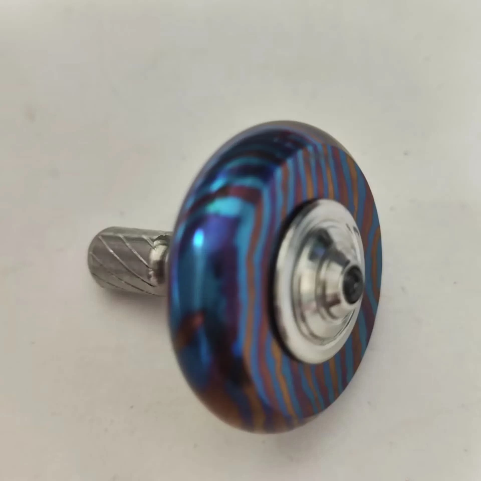 Nuovo Giocattolo Antistress EDC in Lega di Titanio con Sfera Girevole e Perline in Ceramica