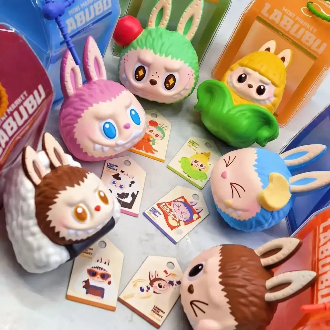 POP MART THE MONSTERS Wacky Mart Series-Squishy Charm Blind Box Toys Kawaii Anime Action Figure Sorpresa Mistero Box Bambole Ragazze