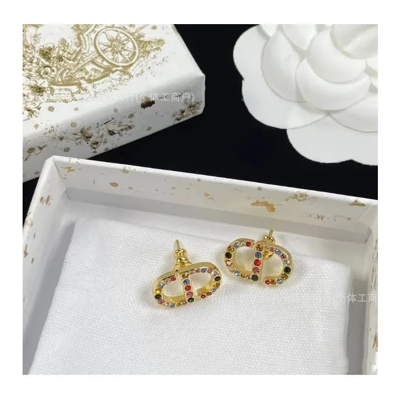 Orecchini a perno con diamanti a forma di alfabeto, da donna, alla moda, con design a naso di maiale, foto reale