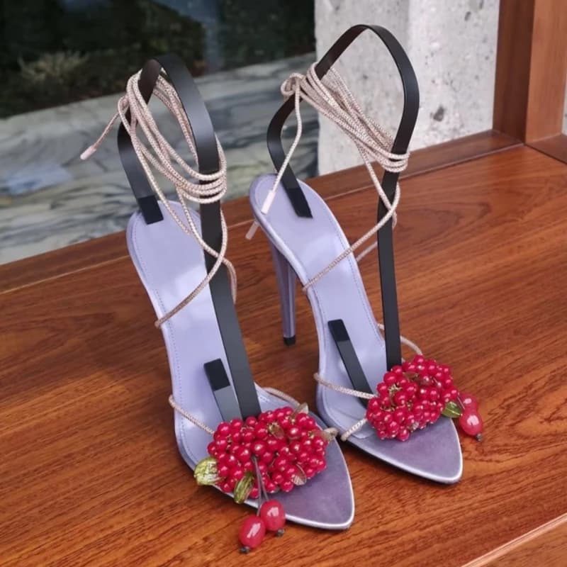 Sandali con cinturini incrociati e ciondolo a frutta, sexy con strass, a punta, con tacco sottile, scarpe estive di lusso da donna Roma 2026
