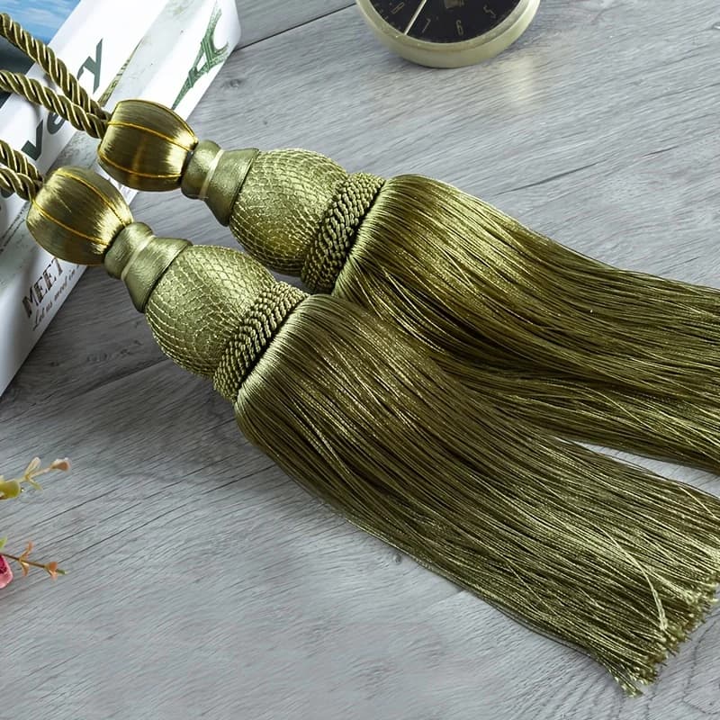 2 clamps - A pair of decorative accessories with hanging balls, tassels, fixing straps, ropes and hooks