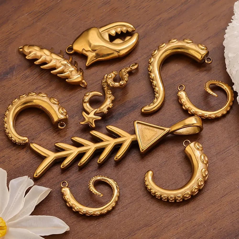 5 Pezzi Ciondoli a Forma di Animali Marini in Acciaio Inox: Polpo, Squalo, Granchio Dorato per Creazione di Gioielli Fai-da-Te, Materiali per Orecchini e Forniture per Artigianato