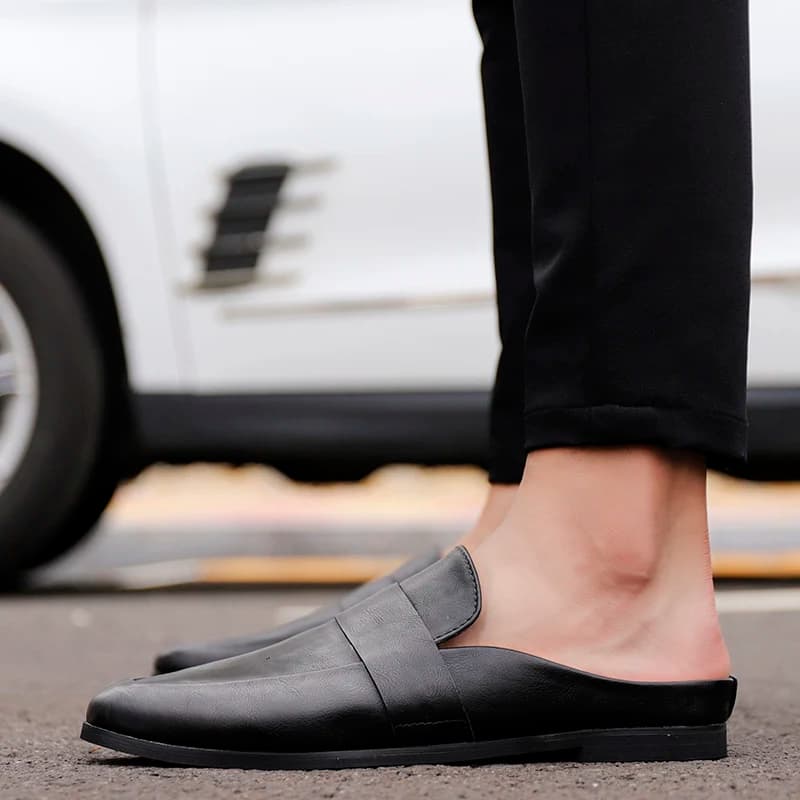 Mezze mocassini da uomo in pelle estiva pantofole mocassino Slides muli traspiranti per uomo Outdoor leggero Casual mezze scarpe 2023