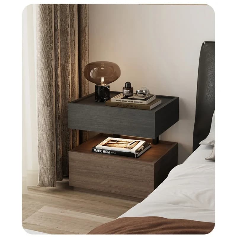 Comodino sospeso a blocchi, stile minimalista italiano, con lampada, lusso discreto, per camera da letto padronale