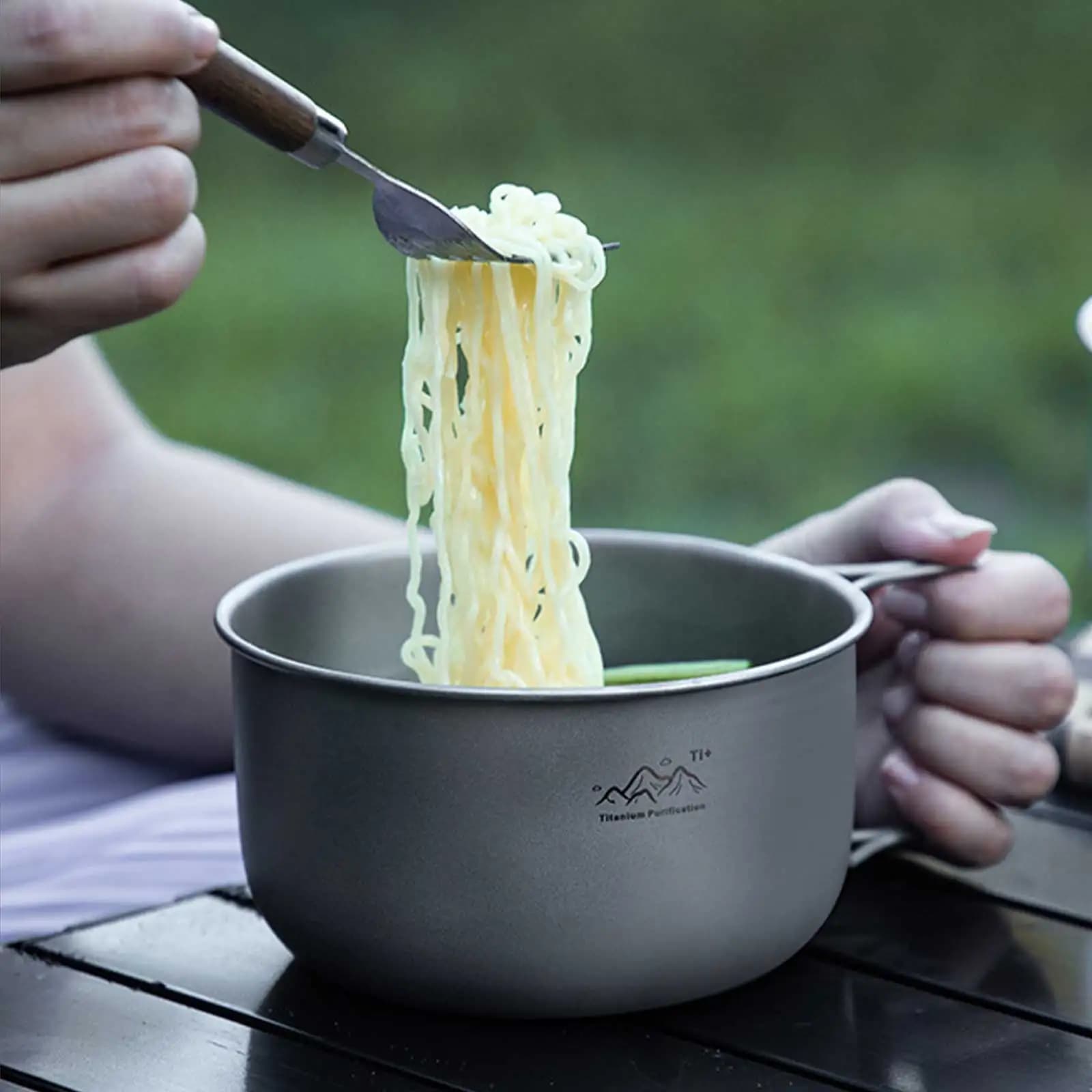 Pentola da Campeggio in Titanio 1.2/1.4L, Riutilizzabile e Pieghevole, Pentola per Zuppa Multifunzionale in Lega, Contenitore per Alimenti Collassabile 2026