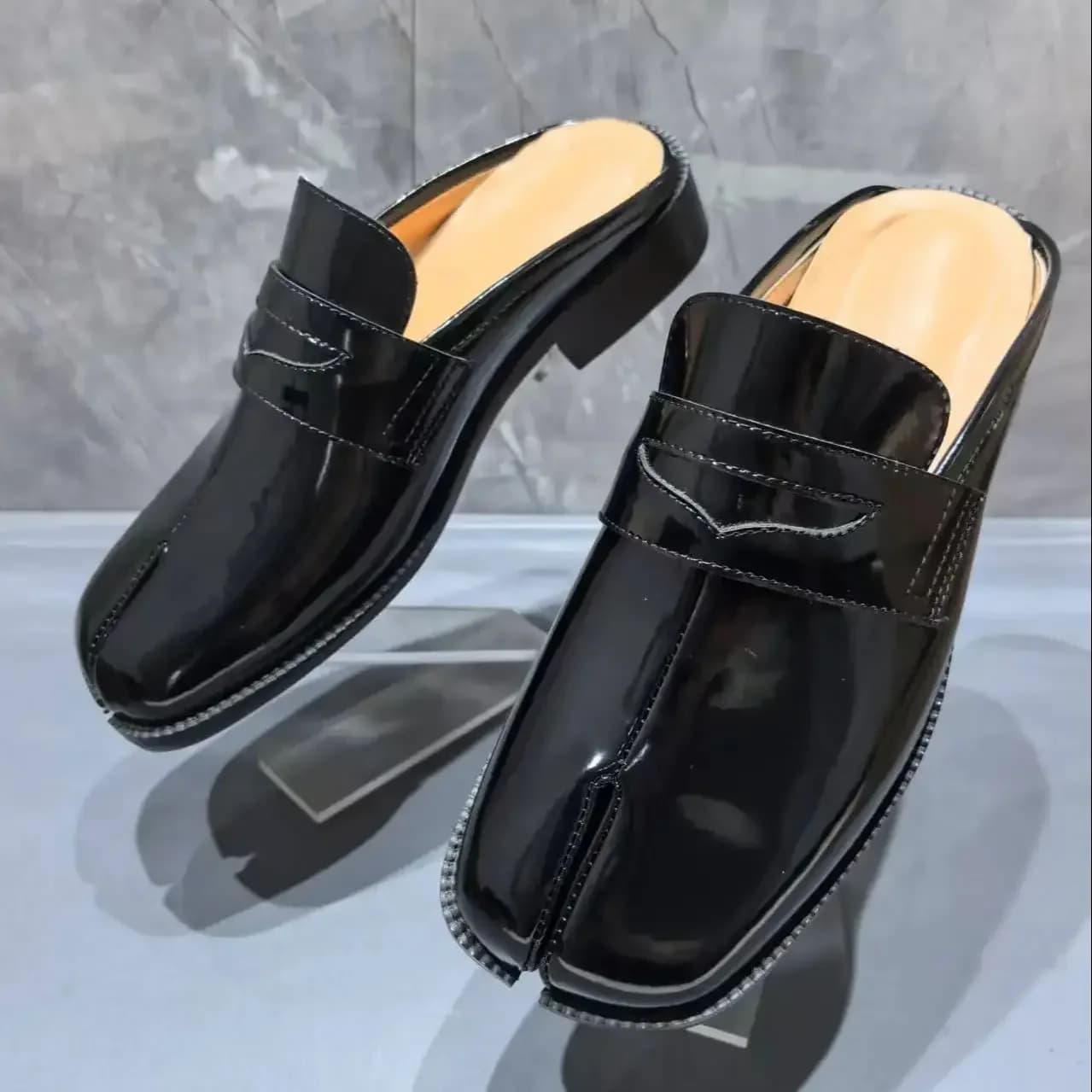 Split Toe Tabi Men's Slippers Sewing Black Patent Leather Sandals Male Slingback Slip On Shoes Man Low Heels Summer Casual 2025