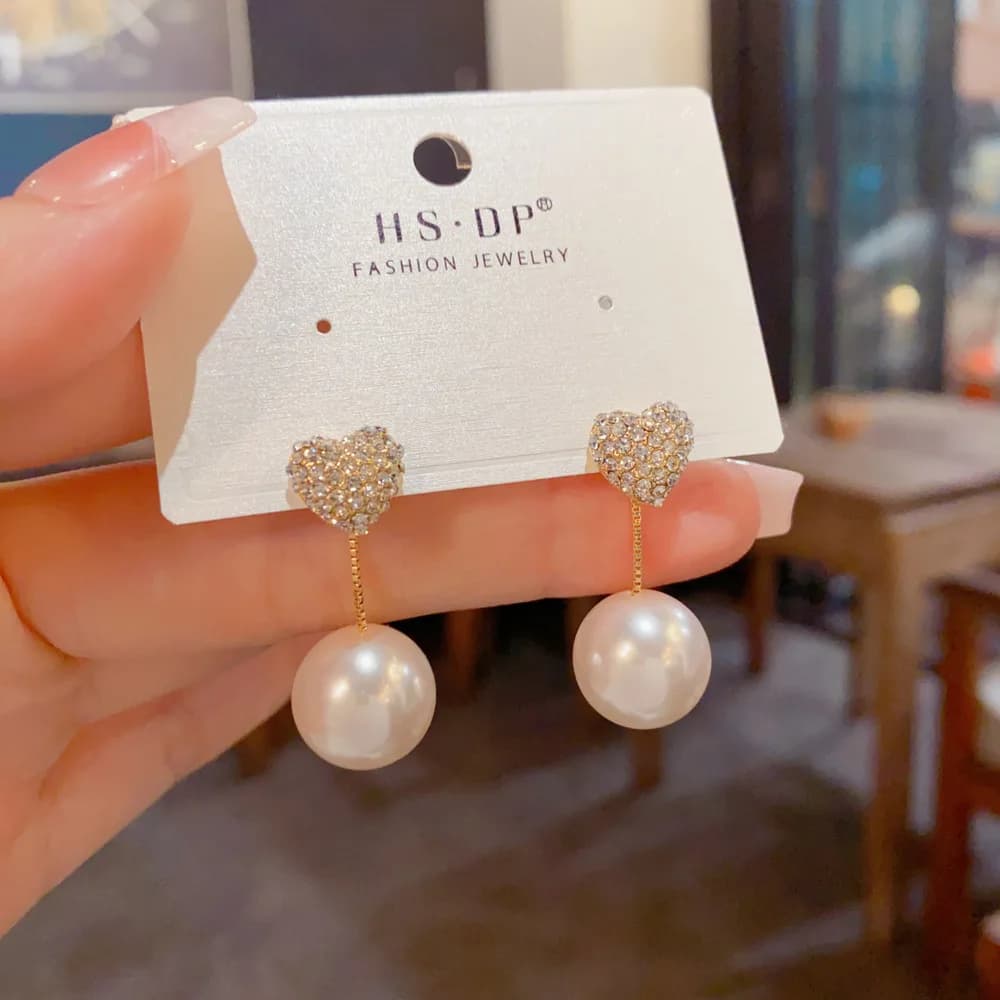A two-wear pearl-encrusted diamond love earrings, niche silver needle stud earrings, fashionable and gentle temperament, versatile girl earrings