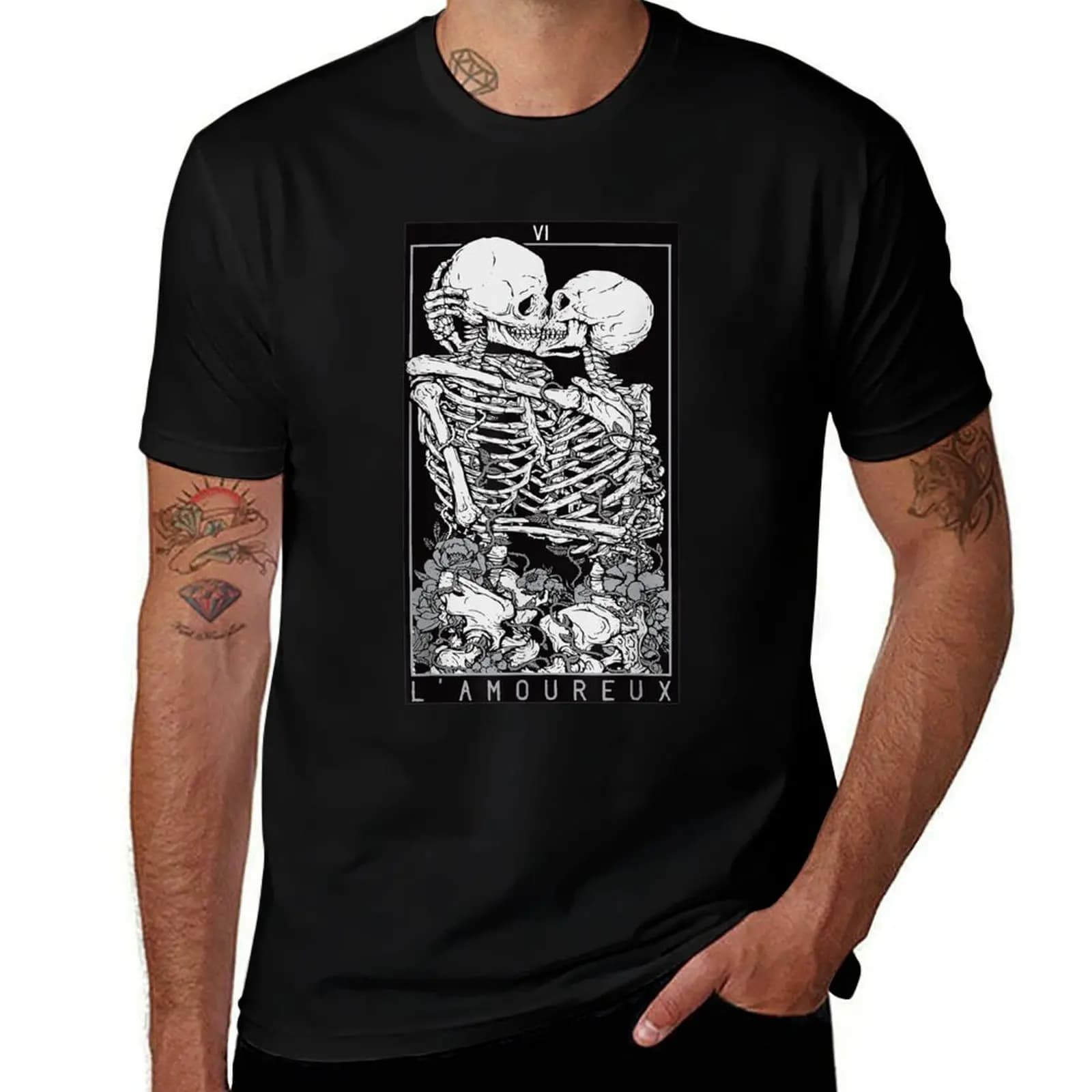 T-shirt Traspirante per Allenamento Fitness con Stampa Teschio Scheletrico che si Bacia, Tema Horror Goth Tarocchi