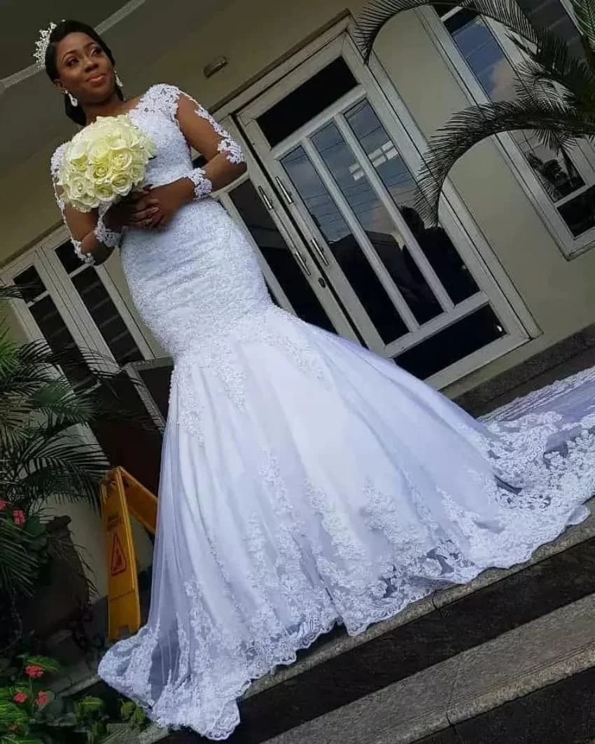 2026 New Arrival White Mermaid Bridal Gown Long Sleeve Short Train Lace Applique Wedding Dress for Brides