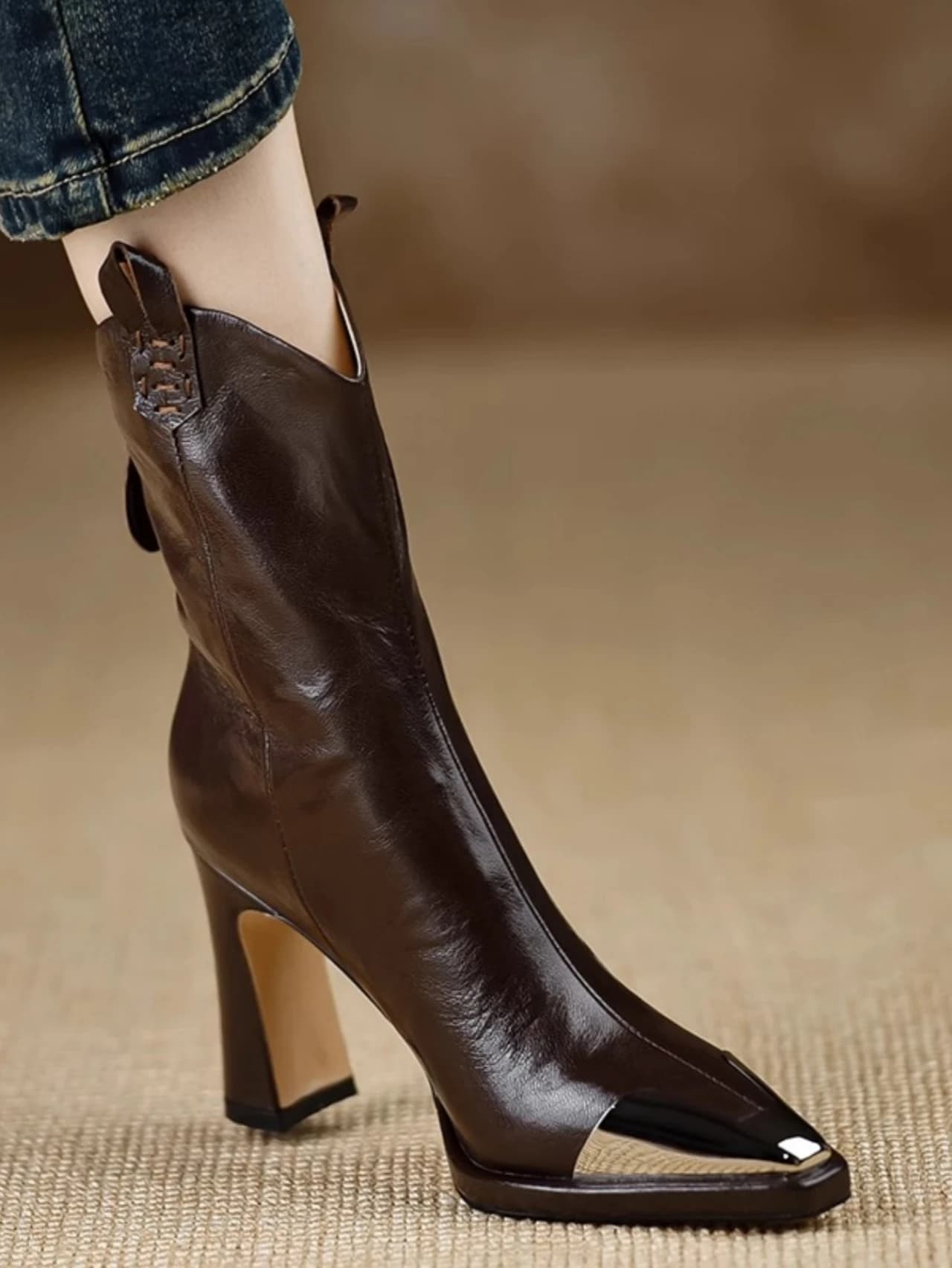 Stivali singoli con tacco spesso alla moda da donna Stivali corti resistenti all'usura antiscivolo con testa a punta in metallo con cerniera posteriore