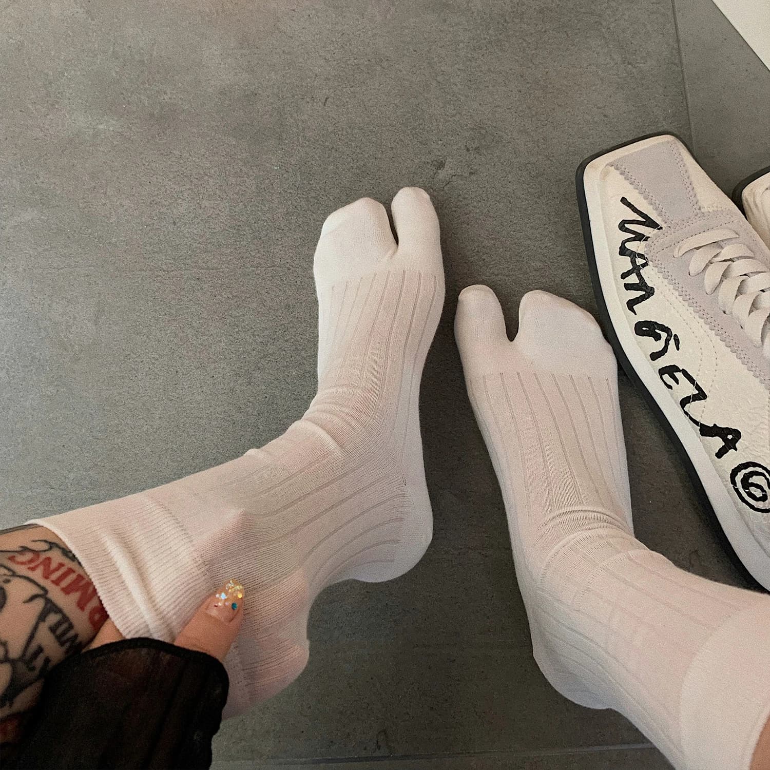 High Quality Comfortable Soft Summer Thin Split Toe Woman Cotton Socks Solid Color Striped Two-Toed Japanese Harajuku Tabi Sox