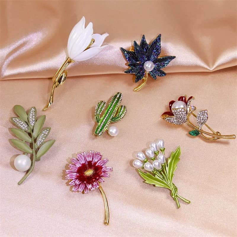 Vintage Brooches for Women Elegant Fashion Luxury Jewelry Botanical Flower Enamel Scarf Buckle Pearl Pin Temperament Accessories