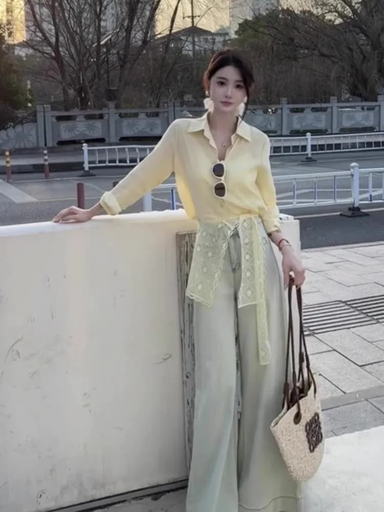 Worn-In Light Blue Bell Bottom Jeans Women's Loose Fit Wide Leg Floor-Length Pants Spring Season Casual High Waist Long Trousers