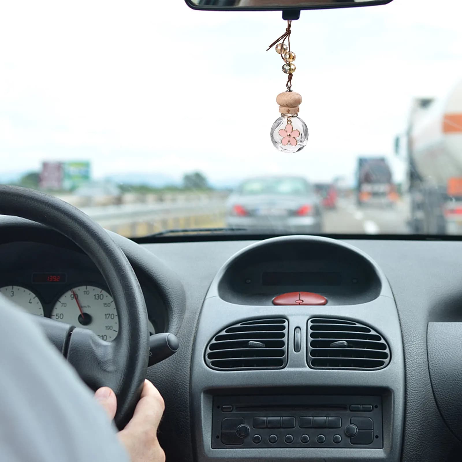 1 Pezzo Ciondolo per Auto con Bottiglia di Profumo da 6ml, Bottiglia in Vetro per Oli Essenziali, Deodorante per Auto, Decorazione per Specchietto Retrovisore