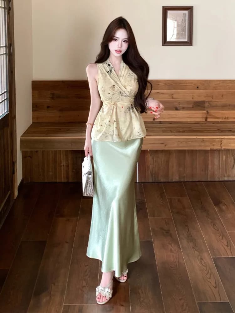 Elegant Chinese Style Lightweight Sleeveless Print Belted Waist V-Neck Top Silk Half Skirt Fashionable Two-Piece Set for Women