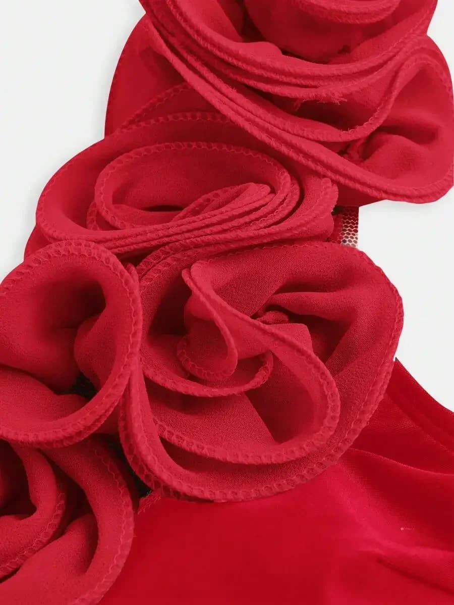 Elegante costume intero con decorazioni a forma di rosa rossa per le vacanze estive al mare