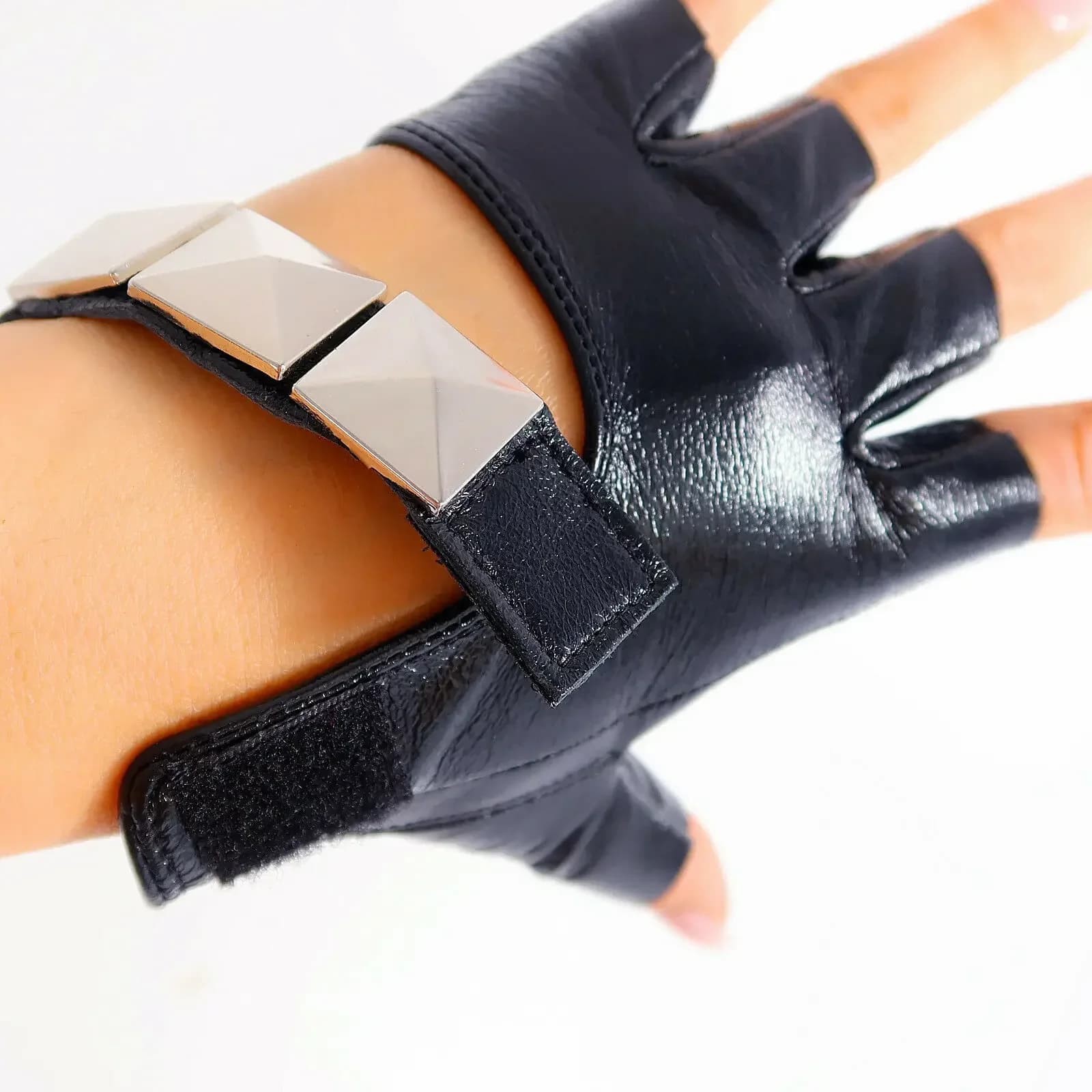 Guanti da donna DooWay senza dita in PELLE NERI, corti, da moto, in vera pelle di pecora con borchie, mezze dita, per guida