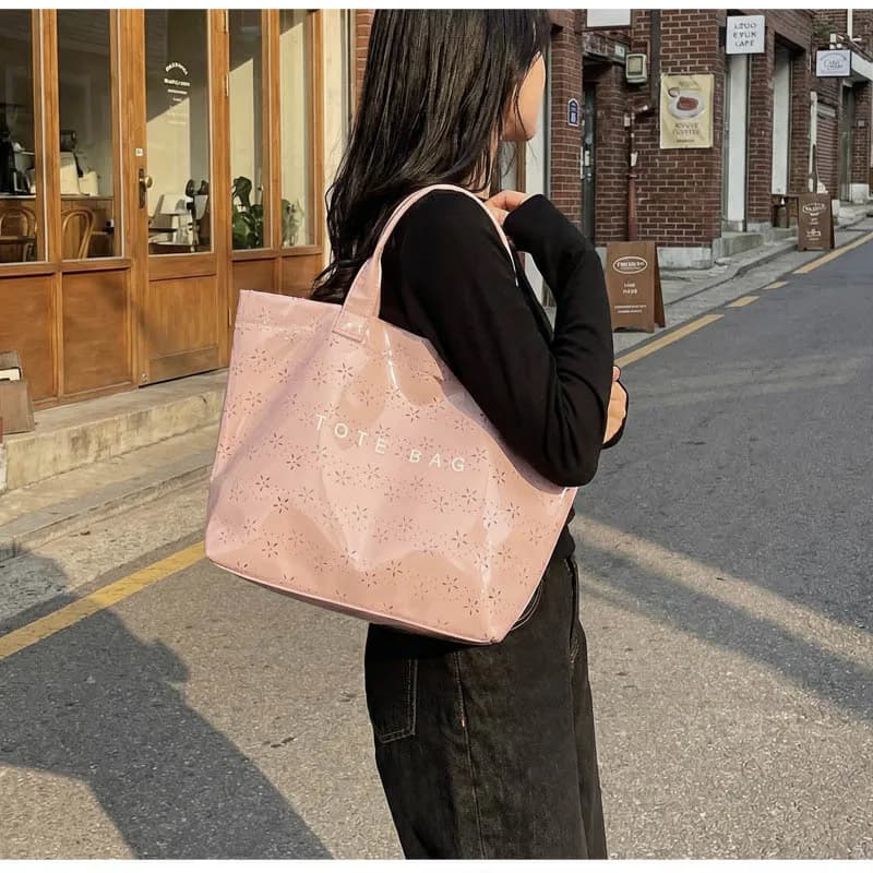 Fashion Design Ladies Handbags Transparent PVC Waterproof Versatile Handbags For Women Trendy Large Capacity Tote Shoulder Bag