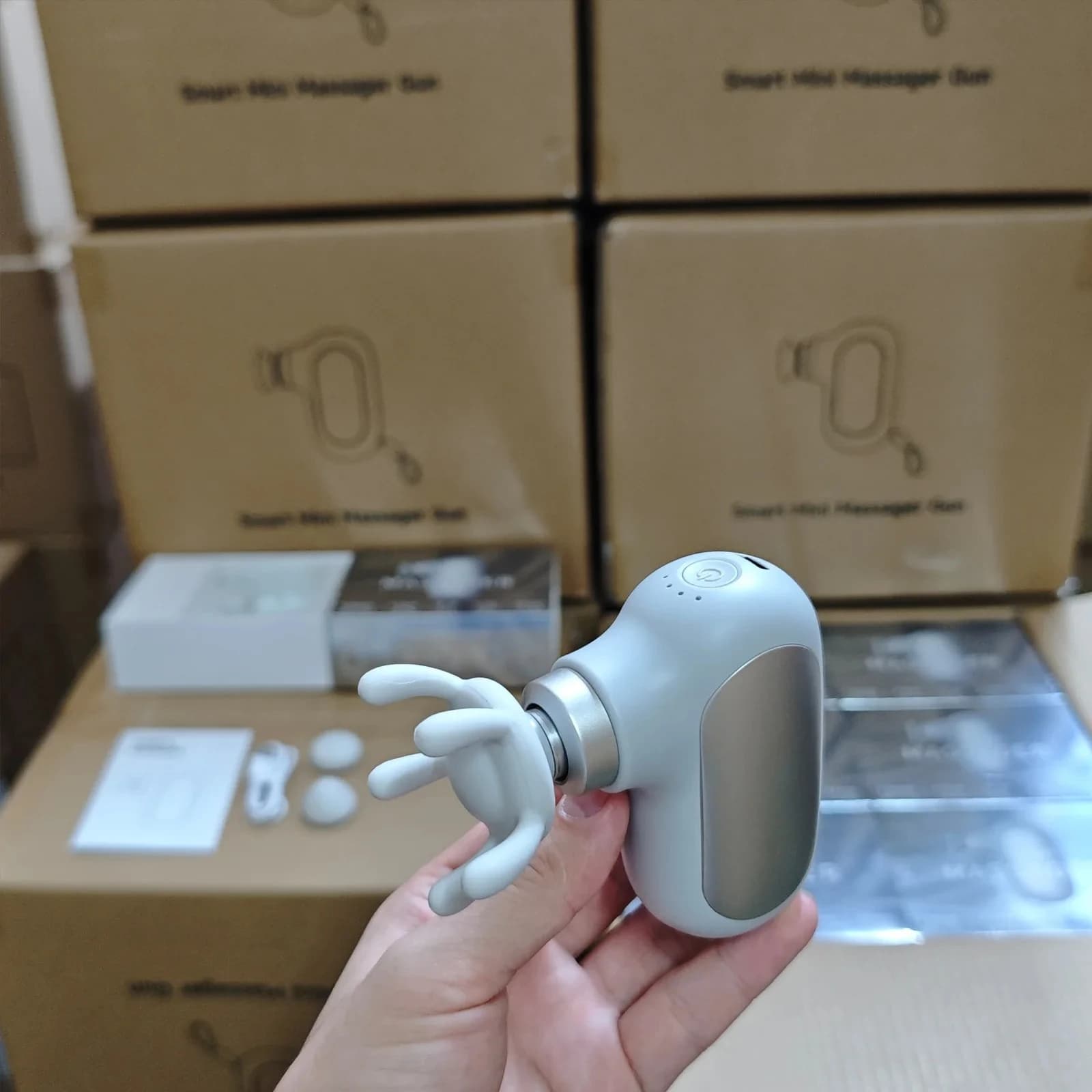 Nuovo Massaggiatore Portatile Mini Fascia Gun Ultra Silenzioso Elettrico per Viso e Corpo