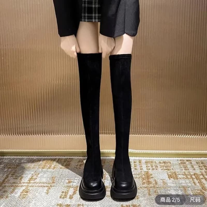 Stivali da donna sopra il ginocchio con plateau e tacco grosso, in finta pelle scamosciata elasticizzata, neri, con punta quadrata, alti fino alla coscia, per autunno/inverno