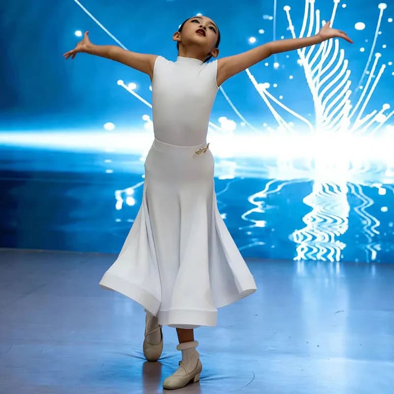 Abito da Competizione di Danza Standard 2026 per Ragazze, Bianco con Collo Alto, Completo da Ballo Moderno per Bambini, Abbigliamento per Esibizioni sul Palco 5221