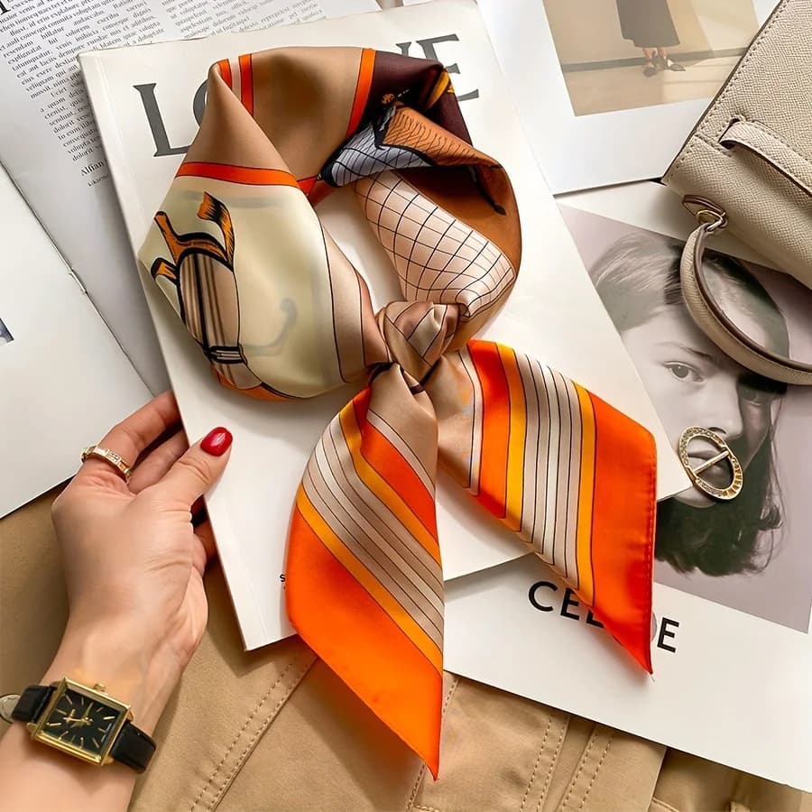 Sciarpa quadrata di seta modello cavallo di lusso donna fascia per capelli in raso morbido fazzoletto da collo ufficio Hijab fascia Foulard borsa nastri regalo