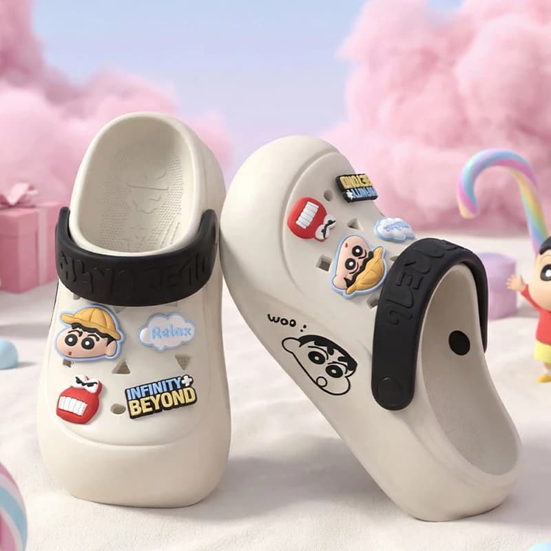 Ciabatte Estive da Giardino Crayon Shin-Chan per Donna, Sandali da Spiaggia con Simpatici Charm 3D, Morbidi, Traspiranti, Antiscivolo, Scarpe Casual da Casa