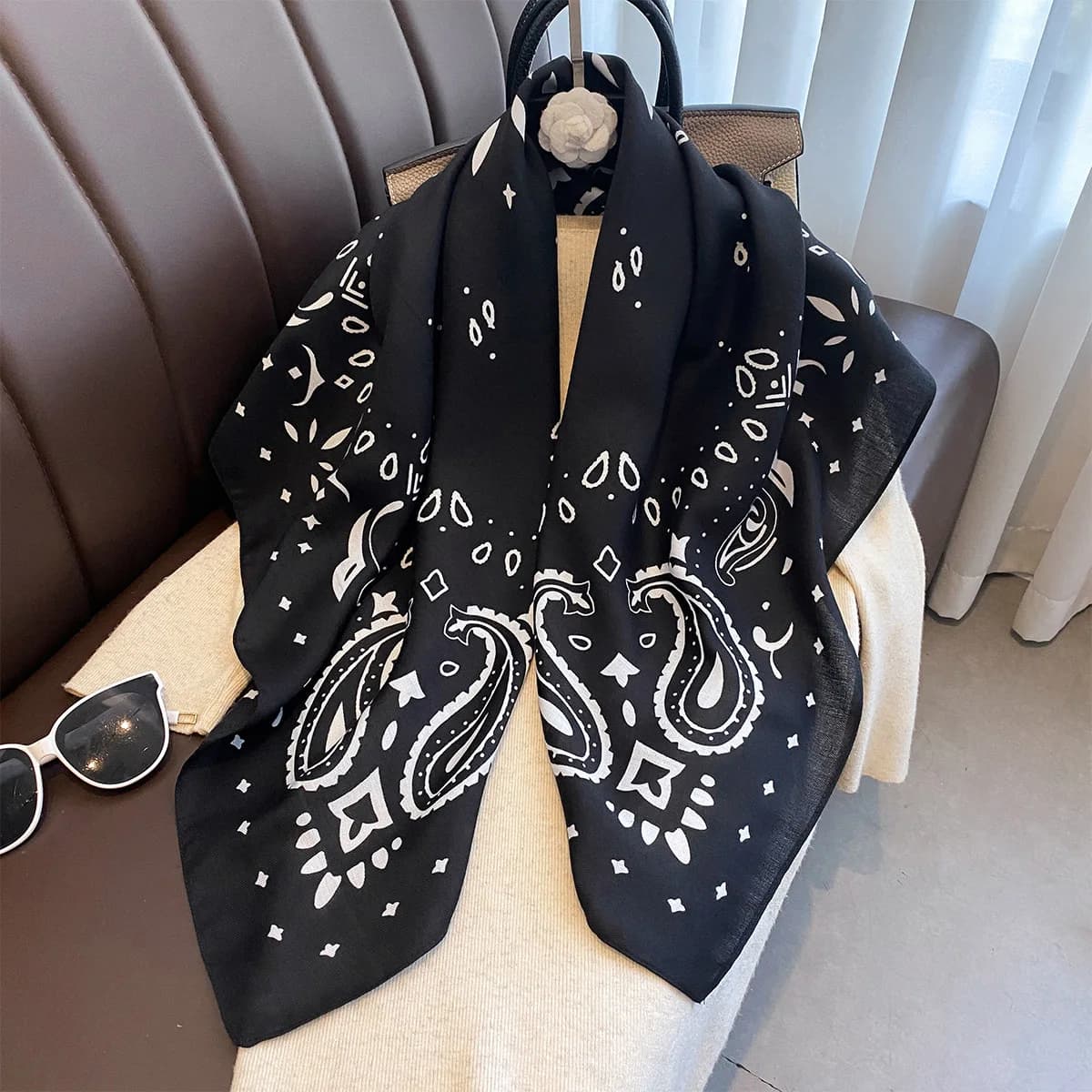 Sciarpa quadrata stampata Paisley 90*90 cm per donna, sciarpe in seta sintetica, bandane, scialle grande di lusso, copricostume da spiaggia, elegante hijab