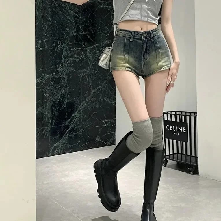 Shorts of aged jeans retro casual Hot Girl, high waist shorts adherents to the new summer fashion woman. Ultra short washed jeans