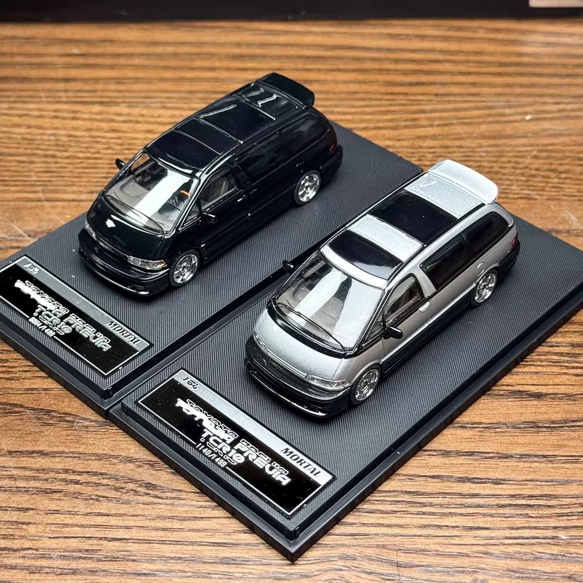 Modellino Auto in Scala 1/64 Previa Diecast Bicolore Edizione 2025 - Collezione Regalo