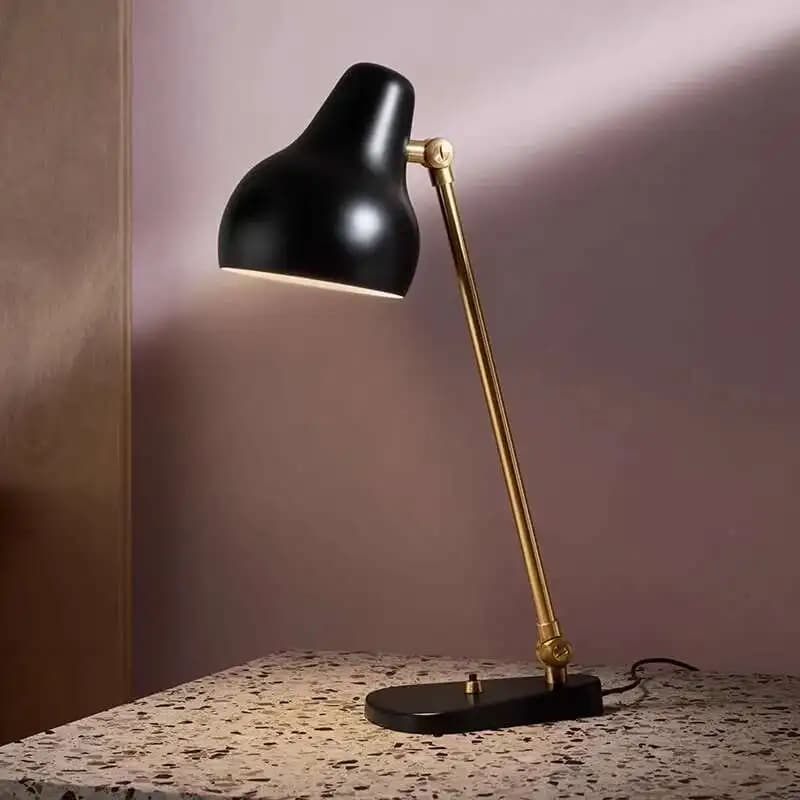 Lampade da scrivania a LED di design danese Lampada da lettura per studio da ufficio Lampada da tavolo nordica minimalista per soggiorno, camera da letto, comodino