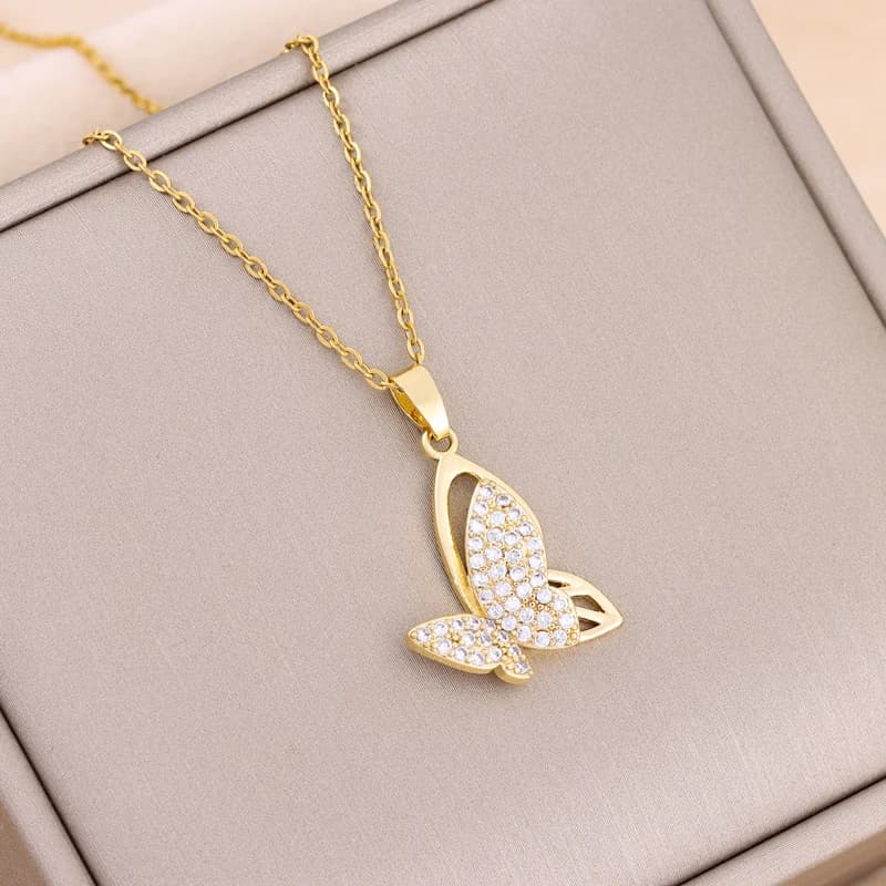 Collana con ciondolo a farfalla di lusso con luce di nuovo temperamento per le donne gioielli da sposa da donna con catena a collo in acciaio inossidabile femminile carino
