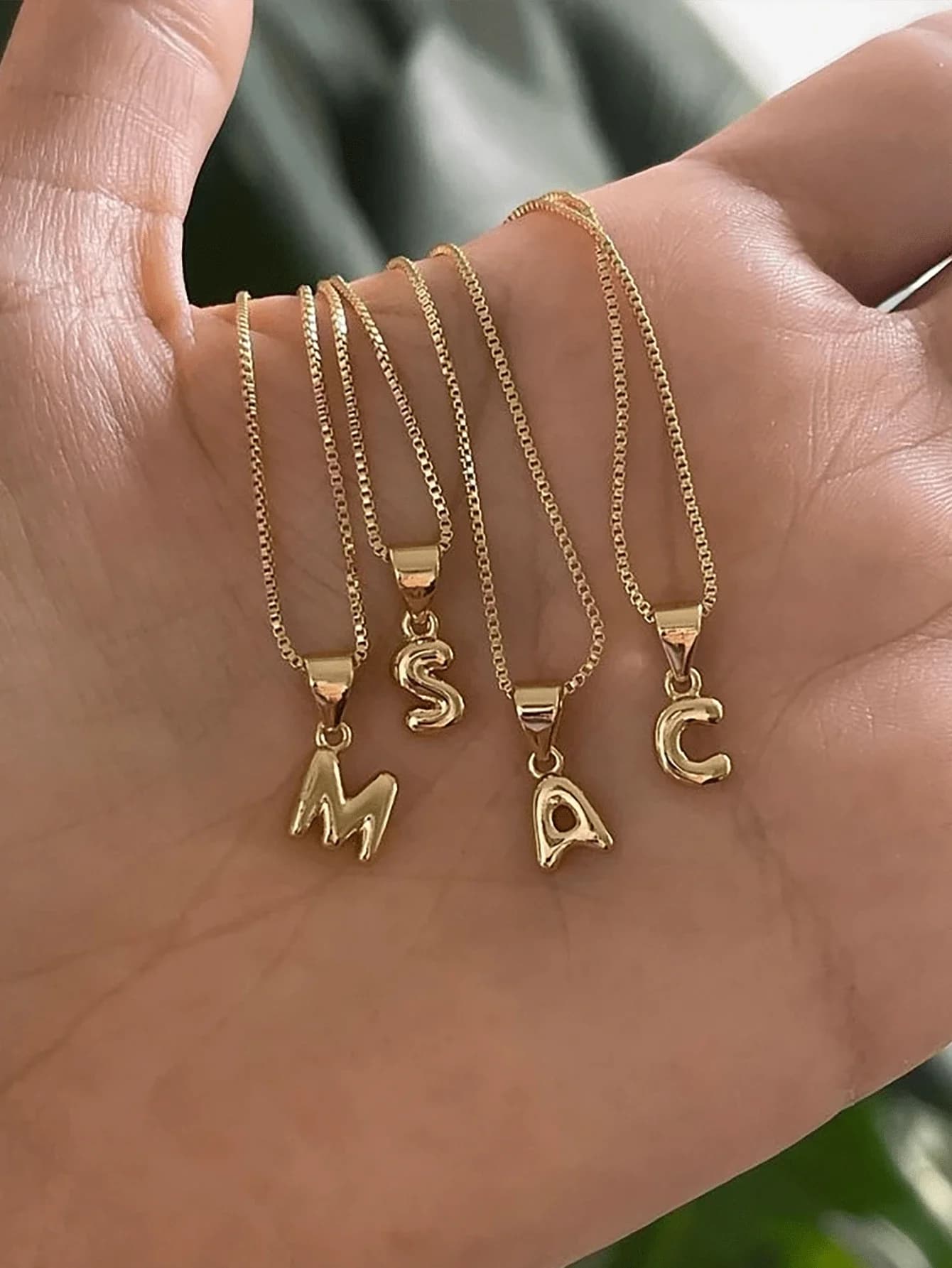 1 collana alla moda, creativa ed elegante, con lettera inglese A-Z, in acciaio inossidabile, colore oro.