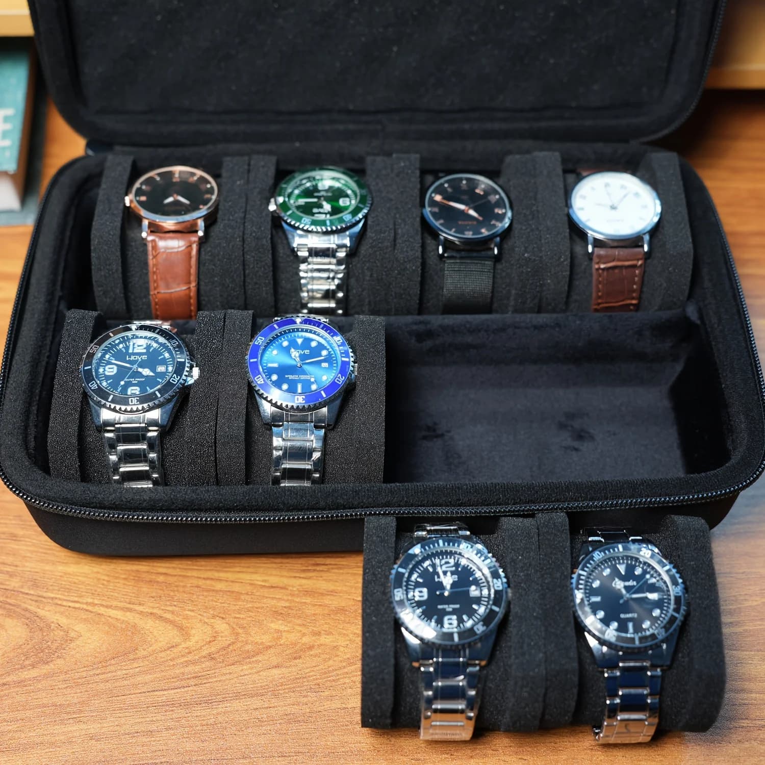 Una robusta scatola portaorologi progettata per 8 orologi, adatta per smartwatch, organizer per orologi, custodia rigida da viaggio per orologi.