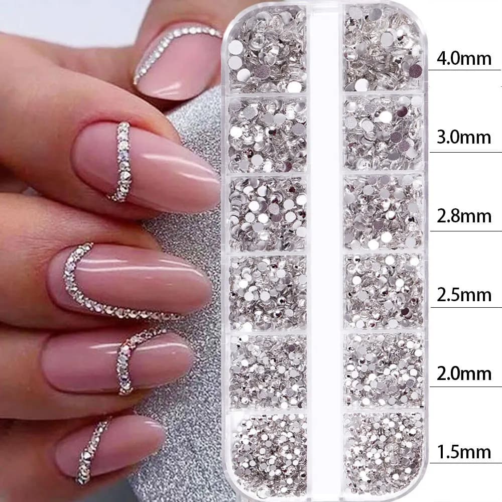 2400+ Pezzi di Cristalli Brillanti per Unghie, Strass da 1,5-4mm, Pietre di Vetro Rotonde Miste, Decorazioni per Unghie, 12 Griglie, Diamanti per Unghie Fai-da-Te