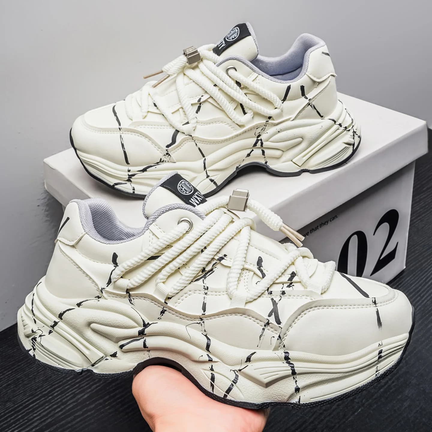 Fashionable men's sneakers with thick and raised bottom, leather, casual, sports, non-slip, wear-resistant, fashionable, racing