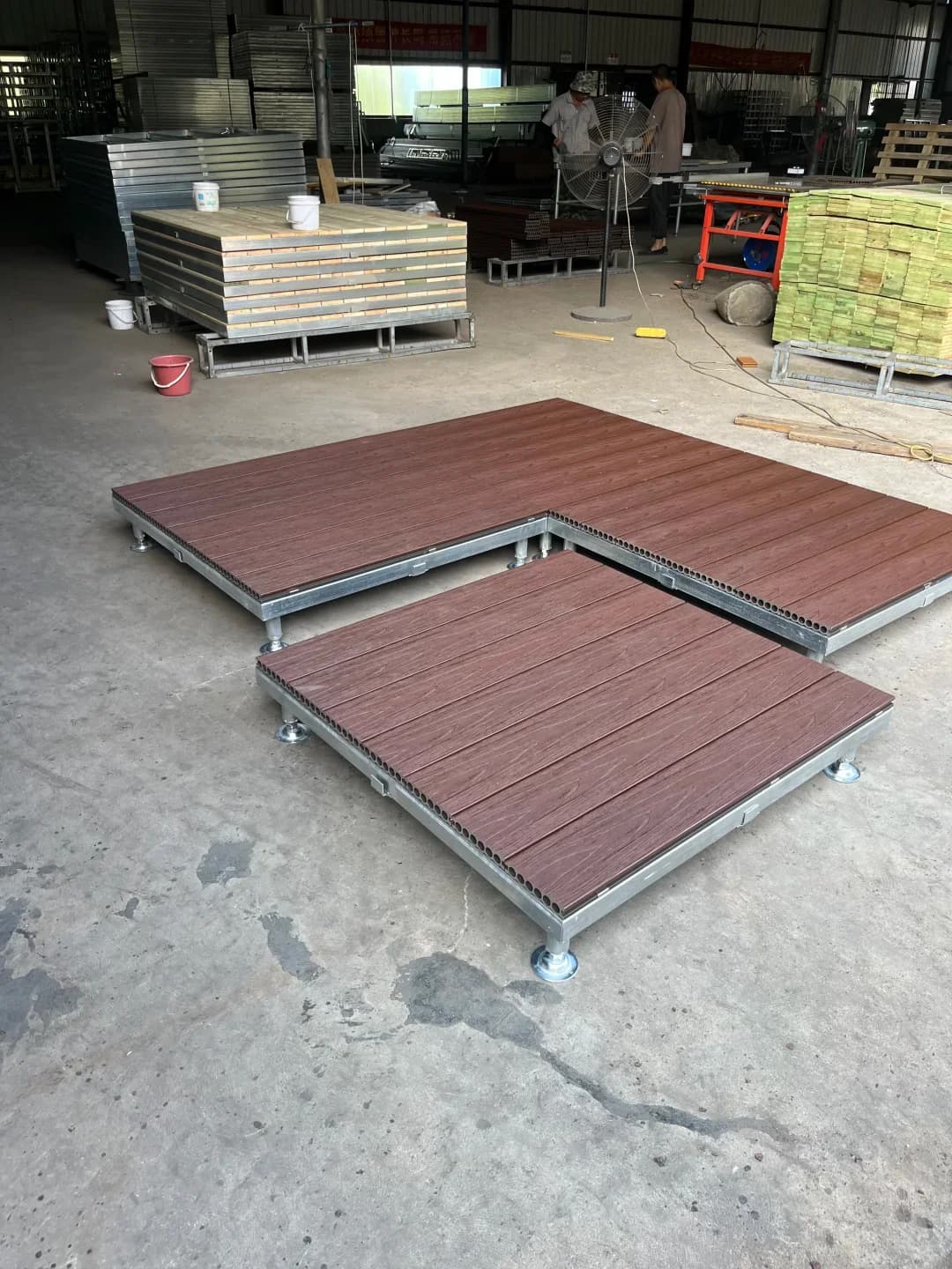 Piattaforma WPC da Esterno Facile da Montare, Modulo Anti-Corrosione per Giardino e Campeggio, Design in Legno Plastico Smontabile