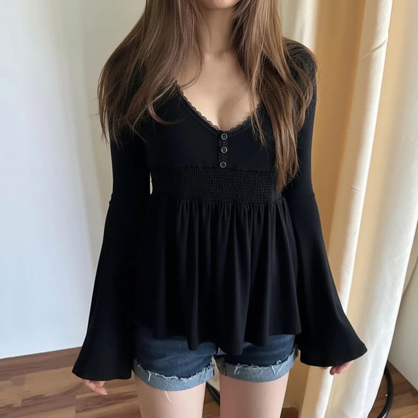 Maglione lavorato a maglia da donna 2025 Nuova camicetta francese chic con pannelli in pizzo collo basso manica a campana vita che abbraccia un top a linea
