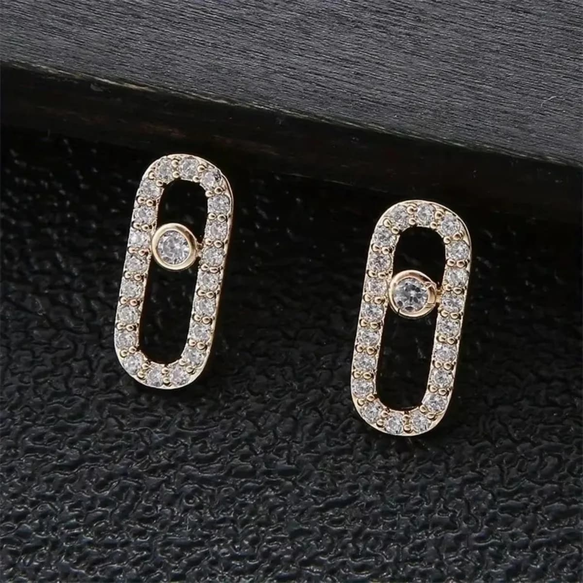 Orecchini da donna con zirconi cubici a clip, pendenti ovali squisiti, gioielli alla moda per feste, regali quotidiani per ragazze