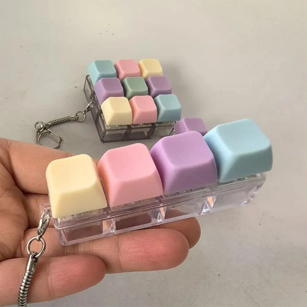 Keyboard Fidget Clicker 1/4/5/9 buttons Mechanical Keyboard Fidget Keychain for gifts to pass the boring time (without LED light)