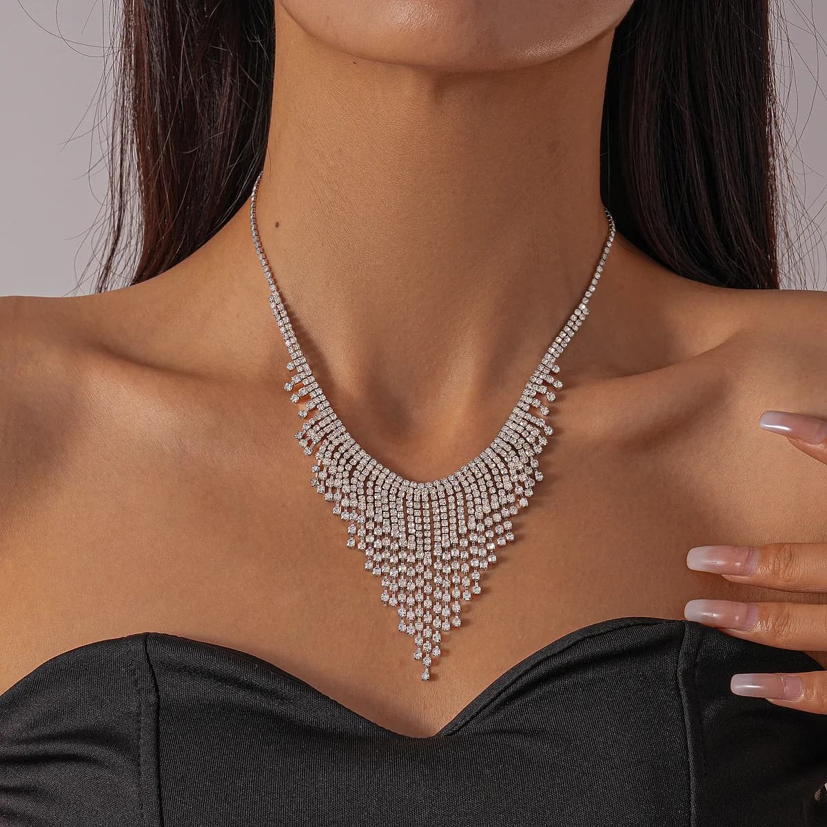 Collana con nappe in cristallo lucido per donne e ragazze Collane girocollo con catena di strass di lusso per abiti da discoteca Gioielli di danza jazz