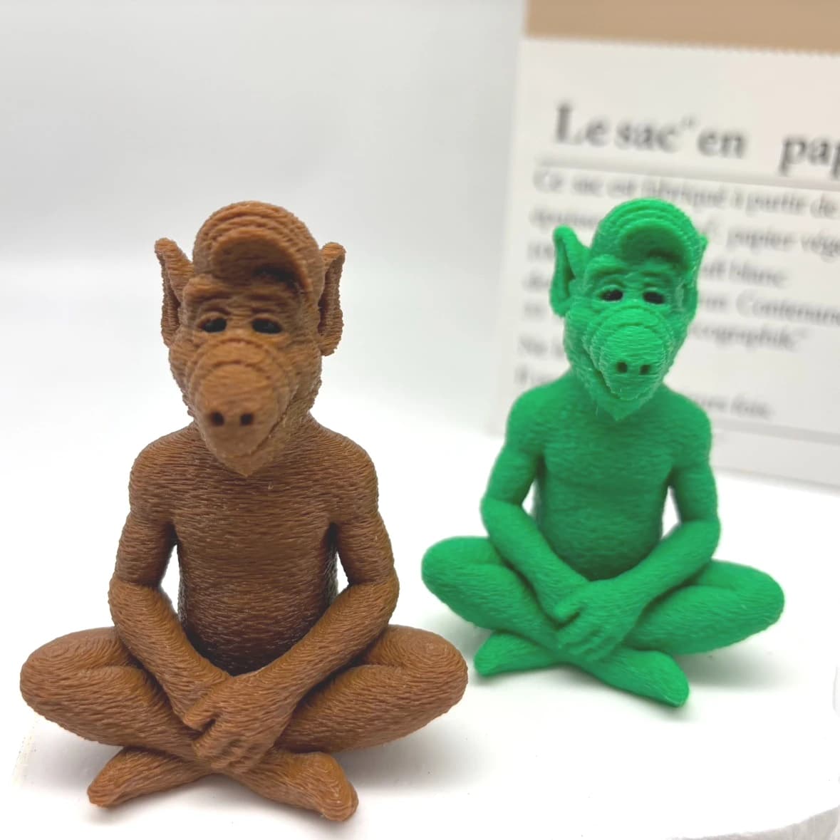 Alf Meditating Statue aliena, Alf Tv Show Commedia Personaggio Figurina, Fan Nostalgia Regalo, Statue Stampata in 3D, Aspetto alieno Presentato in Meditazione, Ornamento da appendere per auto, Design unico Alf