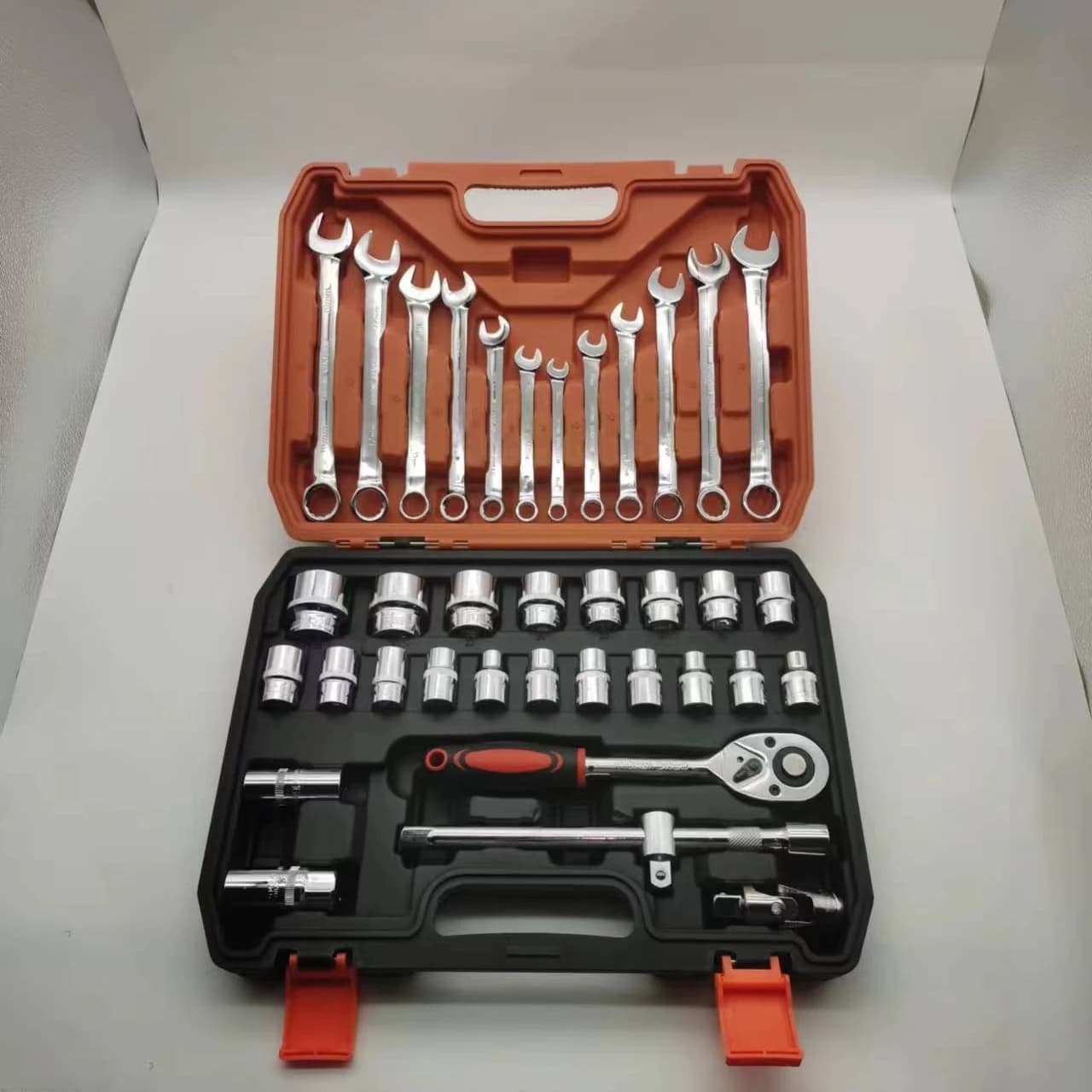 Kit di utensili manuali OEM Cassetta degli attrezzi per riparazione automatica Set di chiavi a cricchetto da 37 pezzi