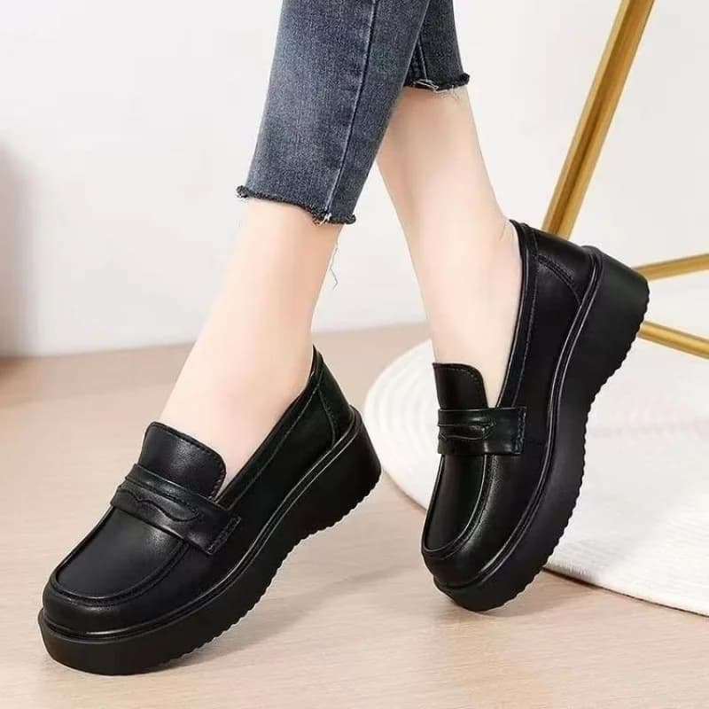 Scarpe da donna in morbida pelle con comode suole morbide 2026 Scarpe in pelle versatile con suola spessa per primavera e autunno
