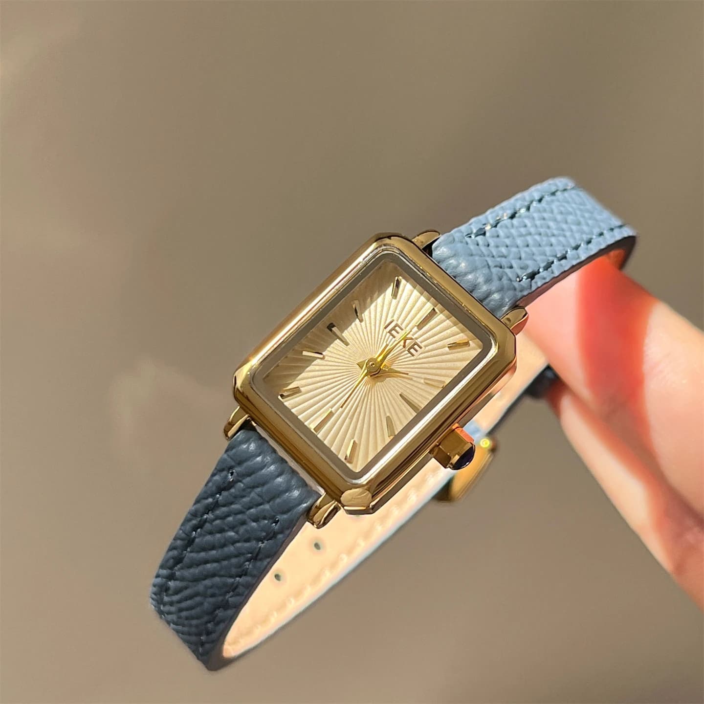 Orologio da donna classico con cinturino sottile quadrato dal temperamento estetico alto, orologio al quarzo da donna semplice e raffinato
