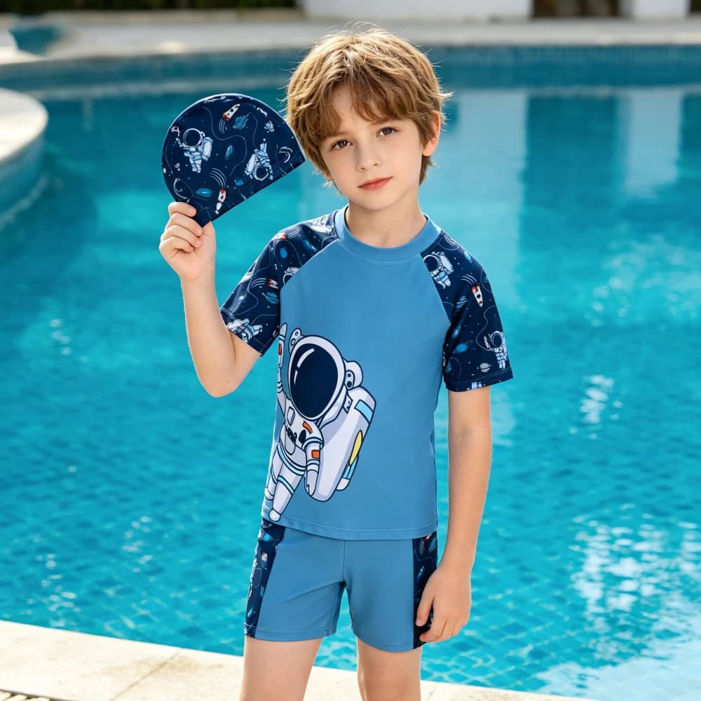 Set costume da bagno da astronauta per ragazzi, 3 pezzi, costume da bagno per bambini, maglietta a maniche corte + pantaloncini + cappello, abbigliamento da spiaggia per bambini UPF50+