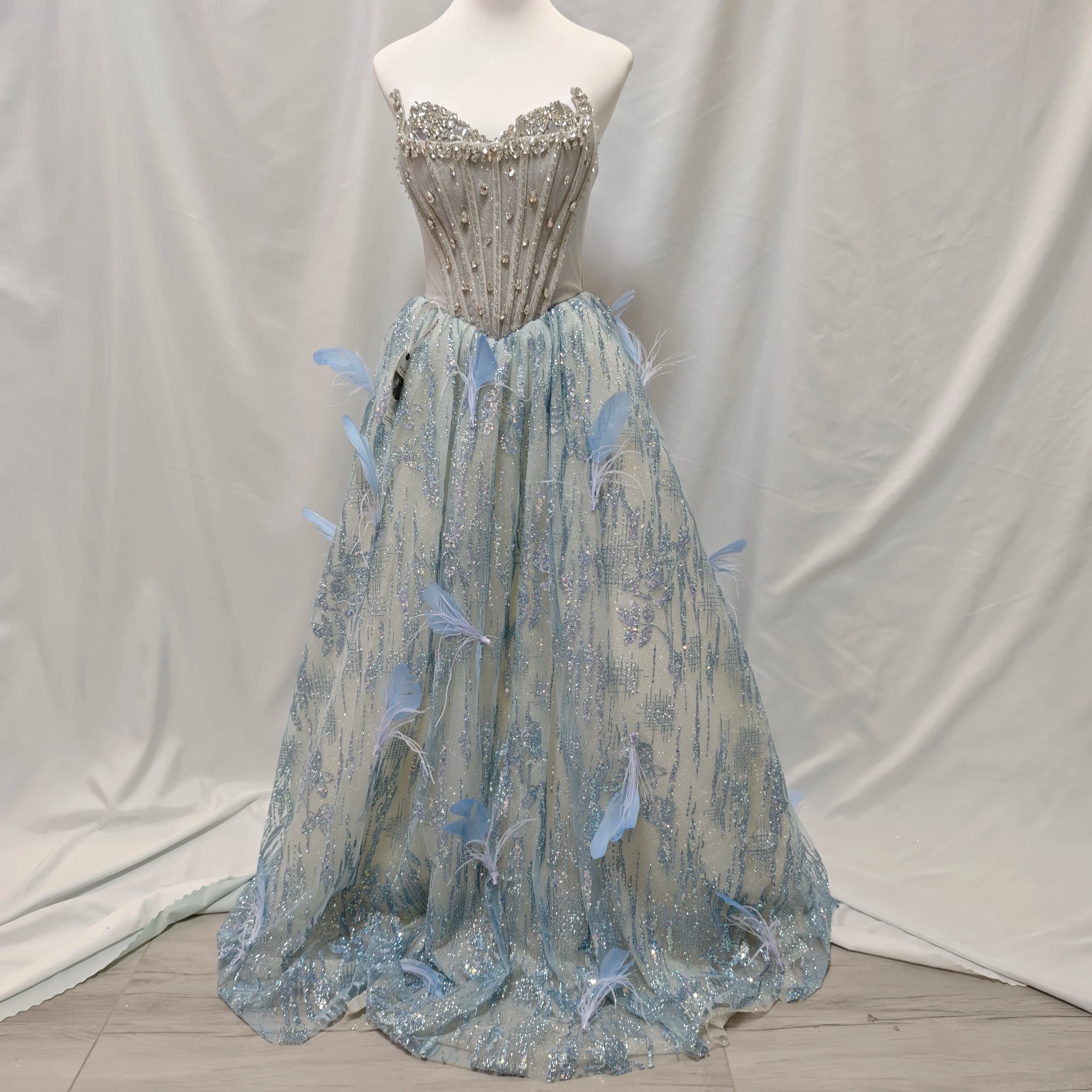 Abito da Sera L&P DQL Studio di Lusso con Perline Blu Chiaro e Cristalli Scintillanti per Matrimoni e Feste
