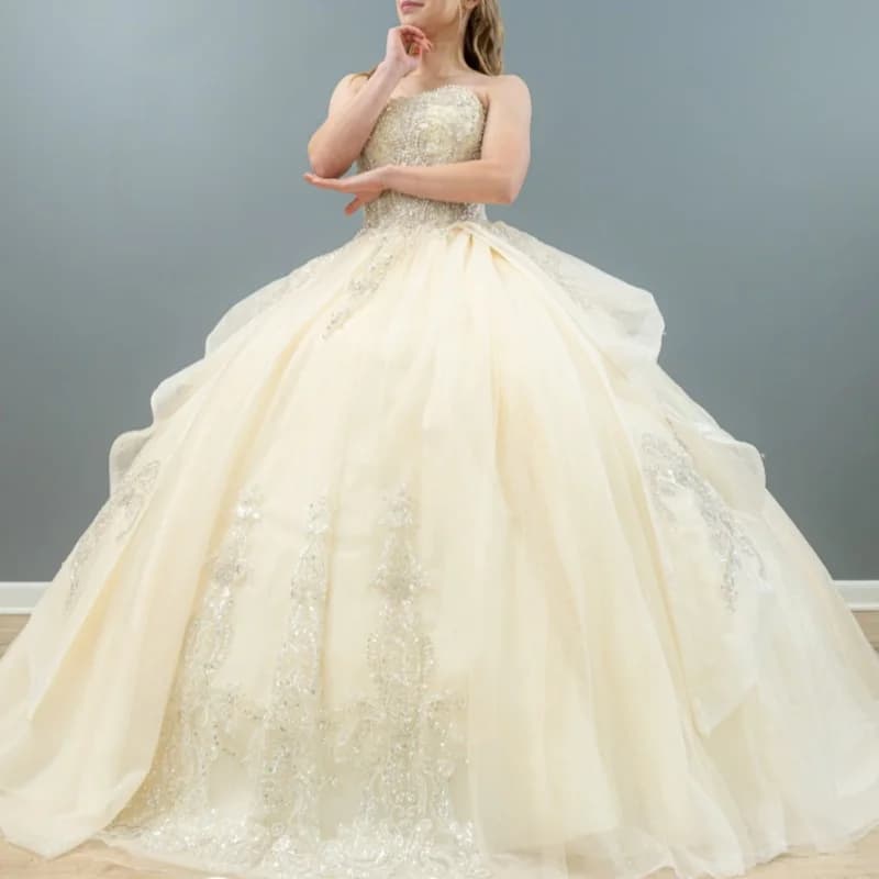 Abiti Quinceanera lucidi champagne chiaro Abito da ballo con spalle scoperte Applique con paillettes Perline in pizzo Fiocco Corsetto in tulle Abito dolce 16